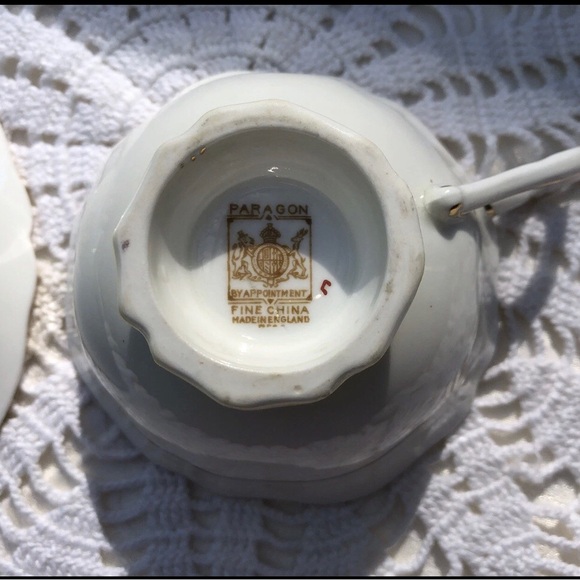1930s Vintage PARAGON Teacup and Saucer Set - Picture 4 of 8